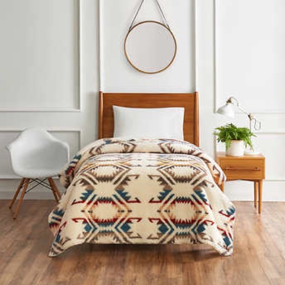 Pendleton Sherpa Fleece Reversible Blanket Throw Aztec QUEEN- BRAND NEW - Picture 5 of 7